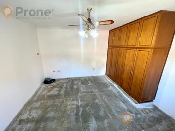Venta - Casa 3 dormitorios cochera y patio verde en Echesortu