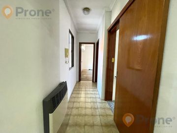 Venta - Casa 3 dormitorios cochera y patio verde en Echesortu