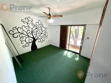 Venta - Casa 3 dormitorios cochera y patio verde en Echesortu