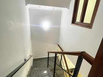 Venta - Casa 3 dormitorios cochera y patio verde en Echesortu