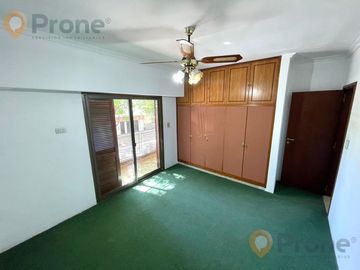 Venta - Casa 3 dormitorios cochera y patio verde en Echesortu