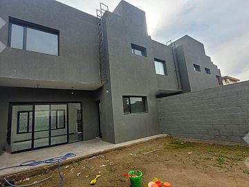 VENTA COMPLEJO DE 3 DUPLEX - NEUQUEN CAPITAL