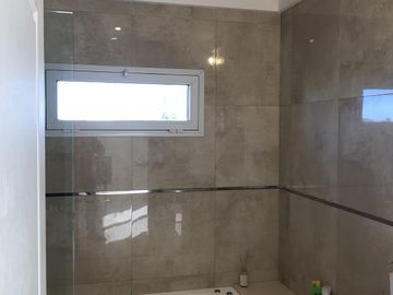 CASA A LA LAGUNA EN BARRIO PRIVADO LOS TALAS CANNING
