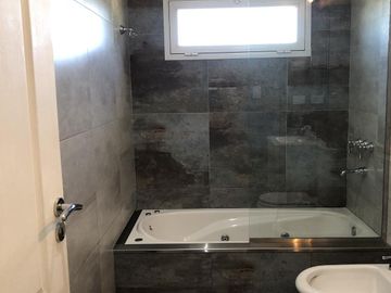 CASA A LA LAGUNA EN BARRIO PRIVADO LOS TALAS CANNING