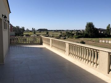 CASA A LA LAGUNA EN BARRIO PRIVADO LOS TALAS CANNING