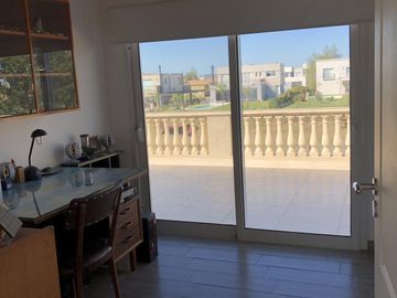 CASA A LA LAGUNA EN BARRIO PRIVADO LOS TALAS CANNING