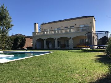 CASA A LA LAGUNA EN BARRIO PRIVADO LOS TALAS CANNING