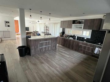Casa en venta - 4 Dormitorios 6 Baños - 819Mts2 - Escobar