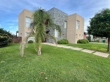 Casa en venta - 4 Dormitorios 6 Baños - 819Mts2 - Escobar