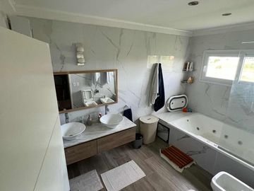 Casa en venta - 4 Dormitorios 6 Baños - 819Mts2 - Escobar