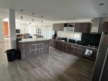 Casa en venta - 4 Dormitorios 6 Baños - 819Mts2 - Escobar