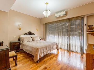 Departamento de categoría  en  venta 5 dormitorios vista franca al rio