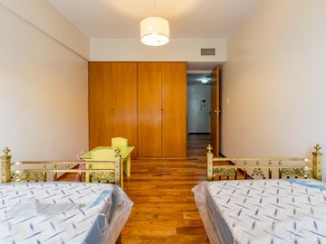 Departamento de categoría  en  venta 5 dormitorios vista franca al rio