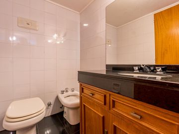 Departamento de categoría  en  venta 5 dormitorios vista franca al rio
