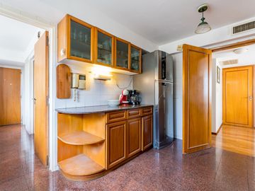 Departamento de categoría  en  venta 5 dormitorios vista franca al rio