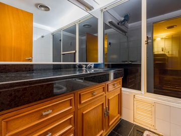 Departamento de categoría  en  venta 5 dormitorios vista franca al rio