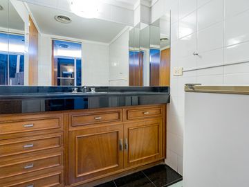 Departamento de categoría  en  venta 5 dormitorios vista franca al rio