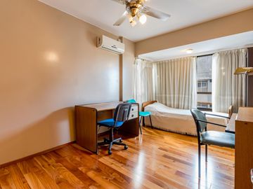 Departamento de categoría  en  venta 5 dormitorios vista franca al rio