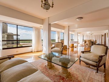 Departamento de categoría  en  venta 5 dormitorios vista franca al rio