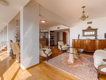Departamento de categoría  en  venta 5 dormitorios vista franca al rio
