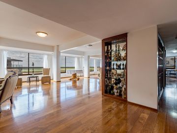 Departamento de categoría  en  venta 5 dormitorios vista franca al rio
