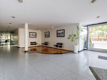 Departamento de categoría  en  venta 5 dormitorios vista franca al rio