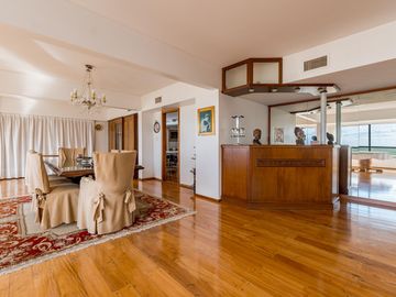 Departamento de categoría  en  venta 5 dormitorios vista franca al rio