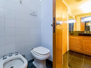 Departamento de categoría  en  venta 5 dormitorios vista franca al rio