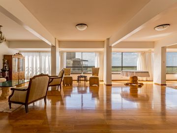 Departamento de categoría  en  venta 5 dormitorios vista franca al rio
