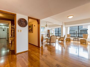 Departamento de categoría  en  venta 5 dormitorios vista franca al rio