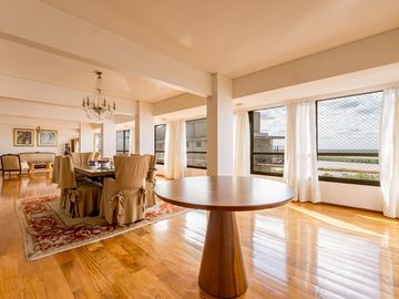 Departamento de categoría  en  venta 5 dormitorios vista franca al rio
