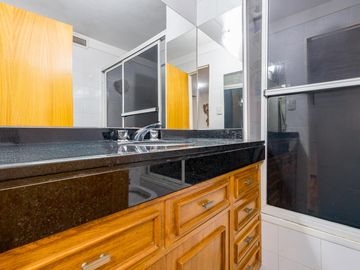 Departamento de categoría  en  venta 5 dormitorios vista franca al rio