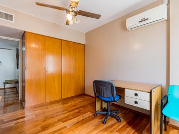 Departamento de categoría  en  venta 5 dormitorios vista franca al rio