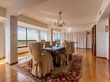 Departamento de categoría  en  venta 5 dormitorios vista franca al rio