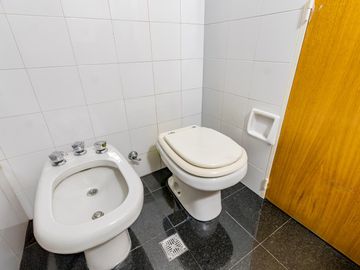 Departamento de categoría  en  venta 5 dormitorios vista franca al rio