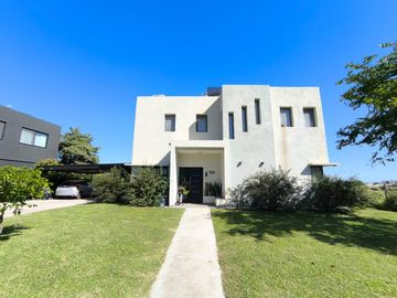 VENTA CASA SAN SEBASTIAN AREA 2 - VISTA AL GOLF LAGUNA