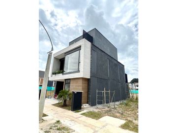Vendo casa en sector Lotus. Rionegro