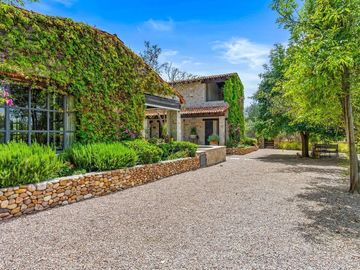 Casa en venta en viñedo exclusivo Santísima Trinidad – Cerca de San Miguel