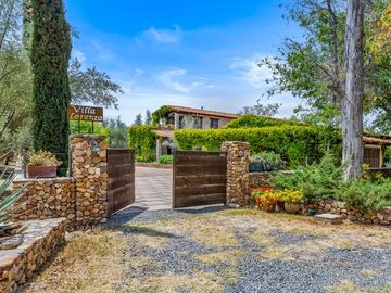 Casa en venta en viñedo exclusivo Santísima Trinidad – Cerca de San Miguel