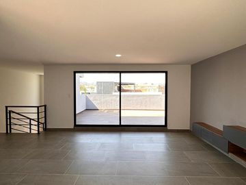 Casa en  venta en Lomas de Angelopolis con 4 recamaras y acabados de lujo