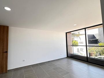 Casa en  venta en Lomas de Angelopolis con 4 recamaras y acabados de lujo