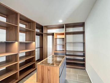 Casa en  venta en Lomas de Angelopolis con 4 recamaras y acabados de lujo