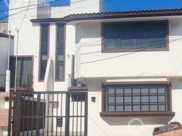 Casa en venta en Francisco Téllez Col.20 de Noviembre.