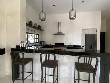 Casa tipo hacienda de 4 recámaras en venta en Dzibilchaltún