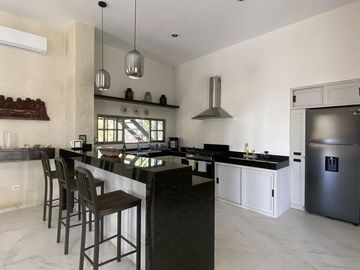 Casa tipo hacienda de 4 recámaras en venta en Dzibilchaltún