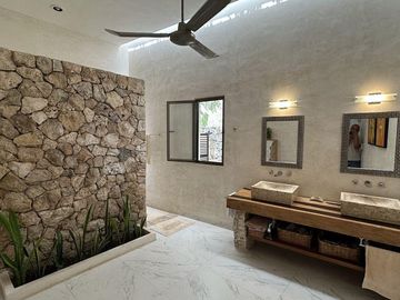 Casa tipo hacienda de 4 recámaras en venta en Dzibilchaltún