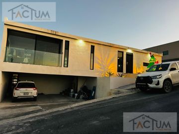 Casa en  Venta en Hacienda San Pedro, Zuazua, N.L.