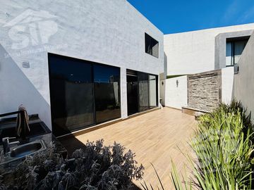 Residencia en Venta Fracc. Rincón de los Encinos Saltillo