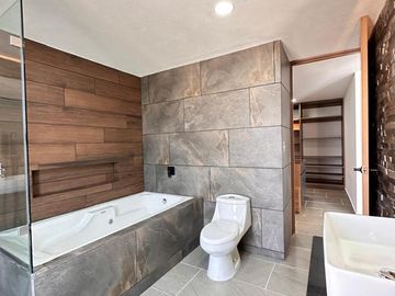 Casa en  venta de 4 recamaras en Parque Queretaro Lomas de Angelopolis Puebla.