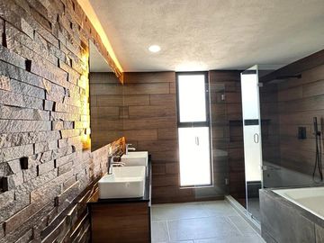 Casa en  venta de 4 recamaras en Parque Queretaro Lomas de Angelopolis Puebla.